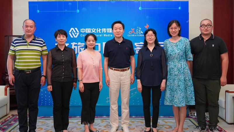选择公关传播公司时，首先要考察其资质。以下是一些重要的资质证书：